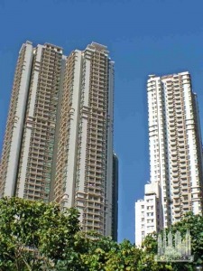 themerton1-3_ext-lookingup_(c)executive__homes