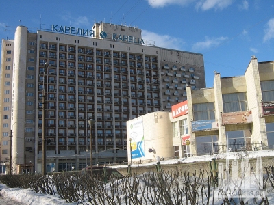 1200px-Muzey_Sankt-Peterburg_2010_3573