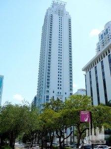 800px-Avenue_(Miami)_west_tower