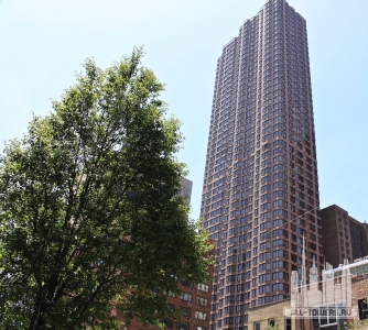 paramount_tower_240_east_39th_street_building