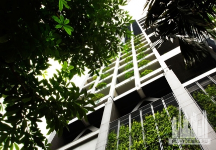 themet_ext-up_(c)patrickbingham-hall