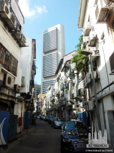 ocbccentre_ext-context_(c)philoldfield