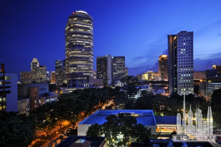 1280px-The_Concourse_at_night