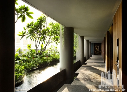 parkroyalonpickering_int-naturallyventilatedguestroomcorridor_(c)patrickbingham-hall
