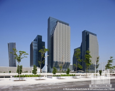 sowwahsquare_ext-streetoverall_(c)mubadalarealestateinfrastructure