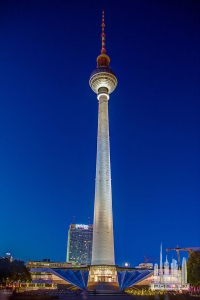 berliner-fernsehturm-bei-nacht