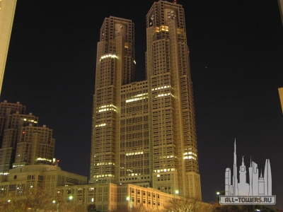 Tokyo_Metropolitan_Government_Building_no1_Tocho_13_December_2003